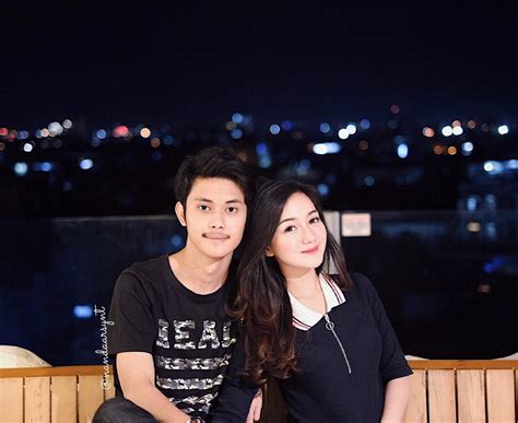 Ahead, we will also know about nanda arsyinta dating, affairs, marriage she began dating fellow social media personality rendy setyawan. 10 Gaya Pacaran Beauty Vlogger Nanda Arsyinta & Pacar yang ...