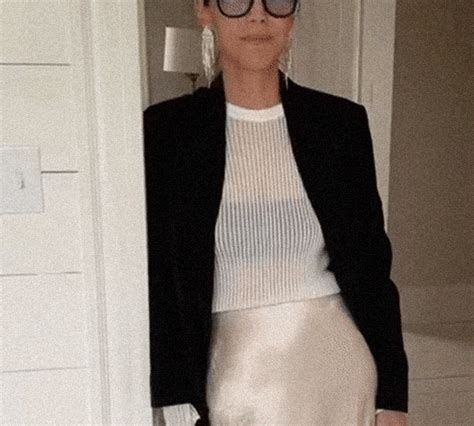 This 50 Year Old Mom Went Viral On Tiktok For Her Style—see Her 6
