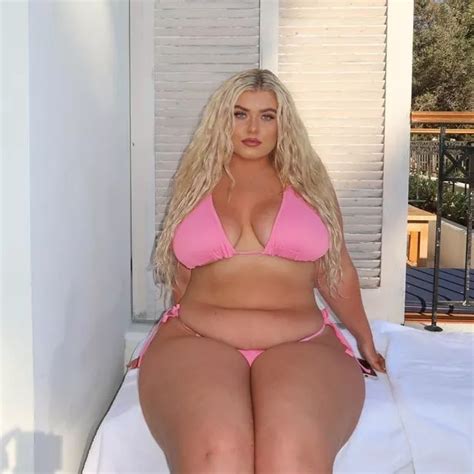 Size Model Strips Down To Bikini In Gorgeous Body Acceptance Post