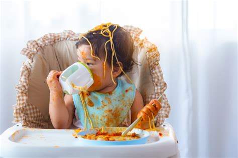 Kids Make A Mess While Eating 8 Tips To Manage Messy Eaters Kids Eat