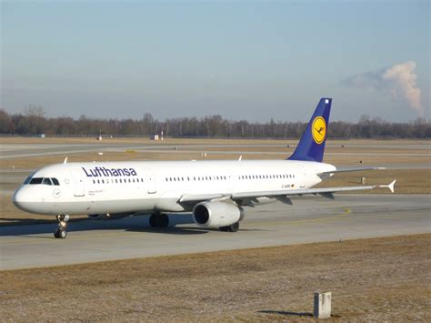 Ein Airbus A321 100 Der Lufthansa Mit Registration D Airr Am