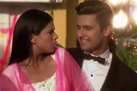 Siddharth and roshni are doing romantic dance as siddharth wants roshni to recall her lost memory.this turned out to be a. Jamai Raja: Sid Dances on Streets - Episode 229 Preview ...
