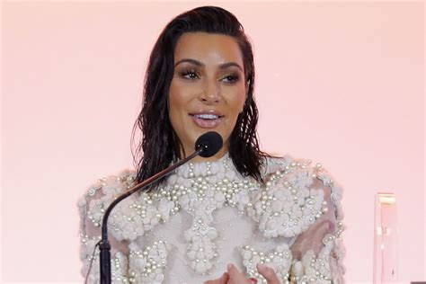 kim kardashian laughs cries through recounting of paris robbery