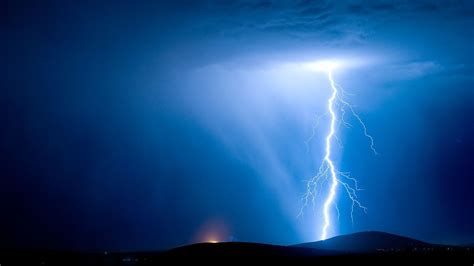 Positive Lightning Strikes Intensify As Cosmic Rays Increase Cosmic