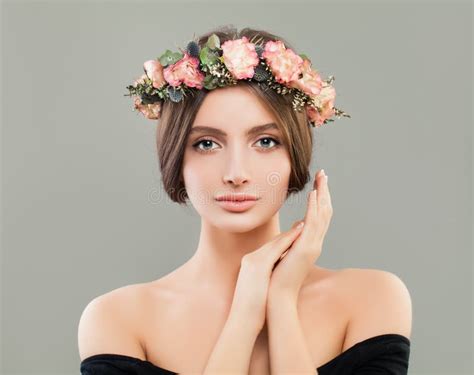 Beautiful Woman Wearing Flowers Wreath Portrait Stock Image Image Of Beautiful Fashion 151161185