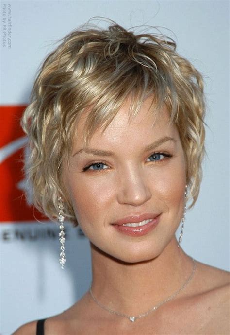 64 Sexy Hairstyles For Short Wavy Hair