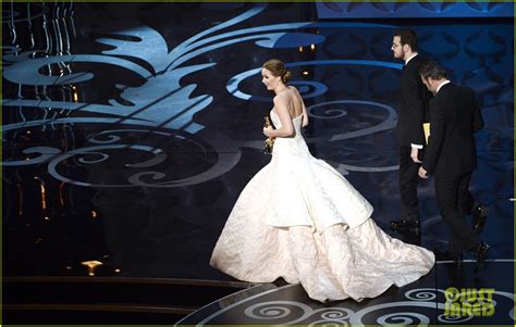 Jennifer Lawrence Wins Best Actress Oscar Falls On Stage Photo