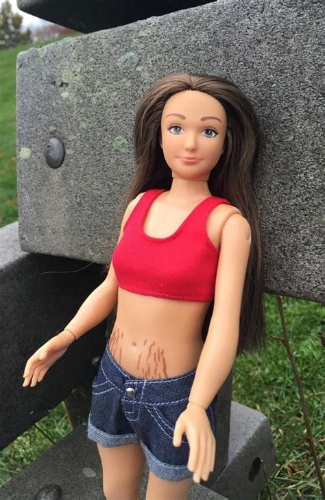Meet Lammily the normal Barbie doll Mulher Proporções humanas