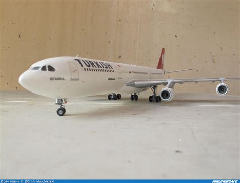 Revell Airbus A340 300 14425 Airlinercafe