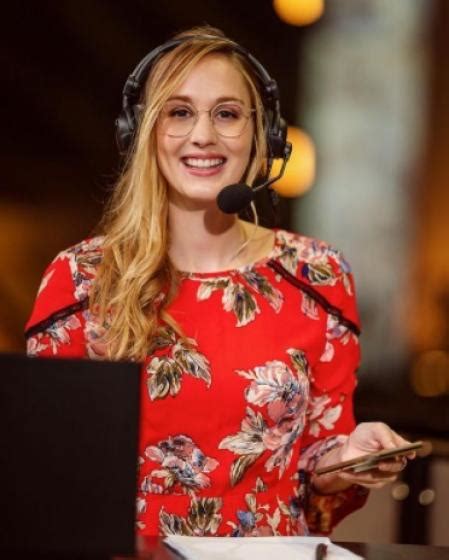 la caster de videojuegos sjokz arrasa en twitter al contar lo que ha aprendido en su clase de