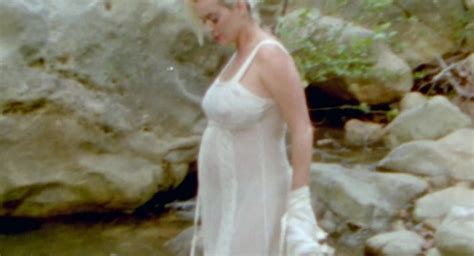 Katy Perry Bares Her Baby Bump As She Goes Nude In New Video My Vue News