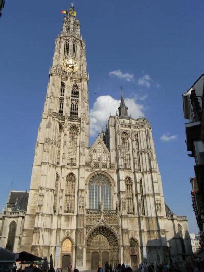 Mit ihren historischen gebäude im stadtzentrum sowie mit den viele museen wird. Liebfrauenkathedrale, Antwerpen: Bilder