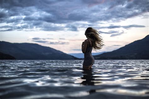 Fondos De Pantalla Luz De Sol Mujeres Al Aire Libre Mujer Puesta De Sol Mar Pelo Largo