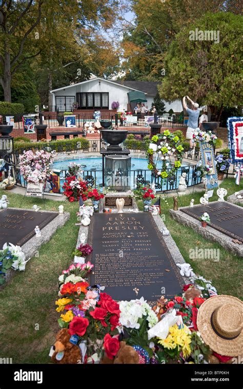 Elvis Presley Grave Graceland In Hi Res Stock Photography And Images