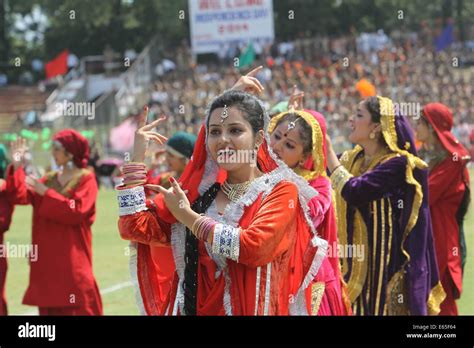 Srinagar Indian Controlled Kashmir 15th Aug 2014 Kashmiri Girls