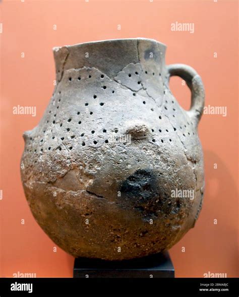 Cardium Pottery Hi Res Stock Photography And Images Alamy