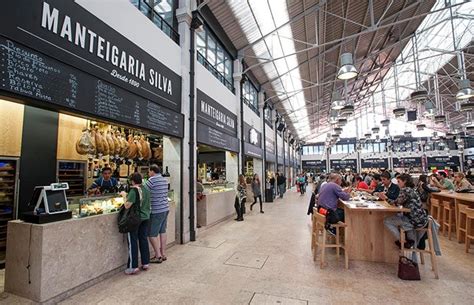 Just a day prior, tab's new tables food court opened within a second level expansion attached to the existing indoor mall. Mercado da Ribeira food market in Lisbon | Food court ...