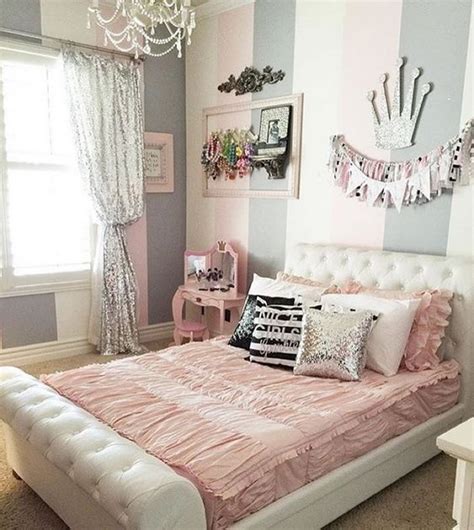 Wall hangings of their favorite band or the sheet music to their favorite song are both cool ways to decorate the walls. Awesome Tween Girls Bedroom Ideas - For Creative Juice