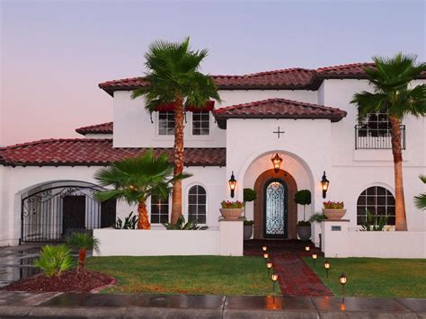 Mediterranean Home With Red Tiled Roof Stucco Homes Exterior House