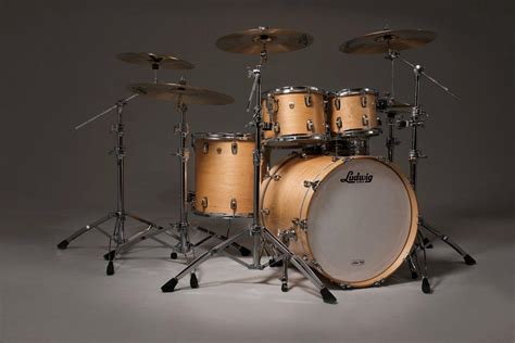 Product Close Up Ludwig Classic Maple Drumset