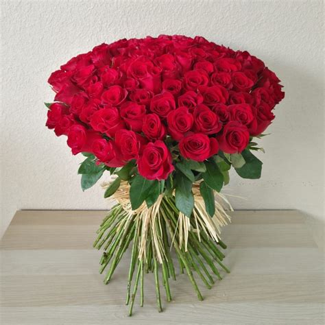 Order 100 Red Roses Bouquet Delivery In Dubai Best Roses And Delivery