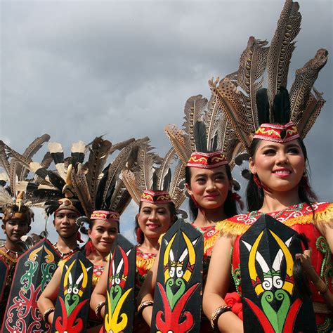 Eksplorasi Budaya Suku Dayak Di Festival Budaya Isen Mulang Event