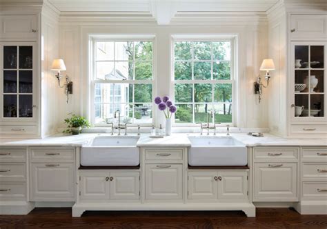 But, earthy kitchen sinks with a subtle design and ample of space have got something truly charming about them, and the sink is adorned by a couple of cups as planters and a country style caddy which stores the soap and handwash along with a beautiful succulent that add a farmhouse look. 50 Amazing Farmhouse Sinks to Make Your Kitchen Pop | Home ...