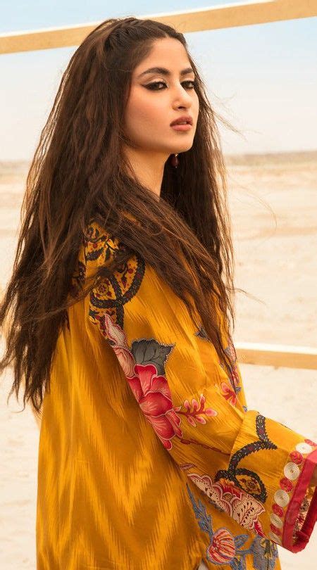 Pin By Hoorain Noor On Sajal Ali♥️ In 2022 Beautiful Women Videos