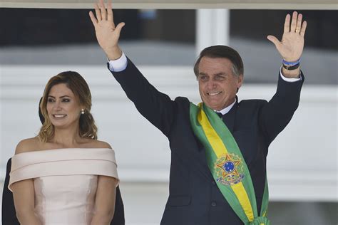 Tiroteio na califórnia deixa vários mortos nos. Jair Bolsonaro toma posse como 38º presidente do Brasil | VEJA