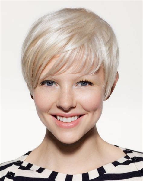 Put a whole new spin on your look by combing hair over your ears. short choppy ear-length blonde haircut with piecey front bangs | Haircuts for fine hair, Long ...