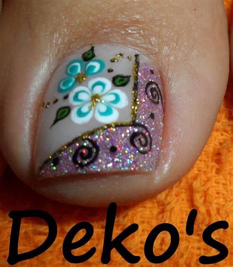Las uñas de los pies decoradas con flores son una buena idea si quieres lucir unas uñas divertidas y bellas al mismo tiempo. Pin de CATALINA C.R en uñas | Deko uñas, Diseños de uñas ...