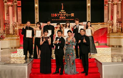 アカデミー (akademī, academy) +‎ 賞 (shō, award), calque of english academy award. 日本アカデミー賞の仕組み〜『この世界の片隅に』が最優秀賞 ...