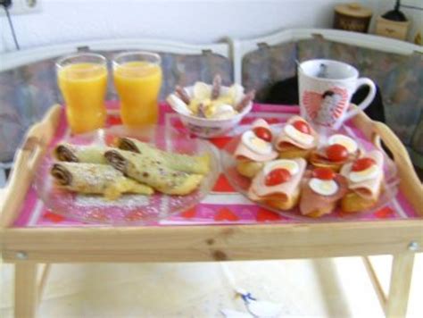 Ich wollte mein mäuschen mal mit nem romantikfrühstück am bett überraschen. Frühstück im Bett - Rezept mit Bild - kochbar.de