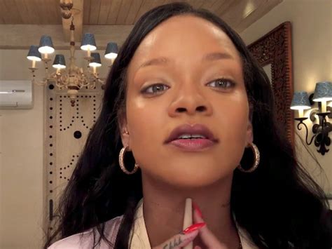 Rihannas 10 Minute Makeup Routine Includes A Genius Hack For Covering