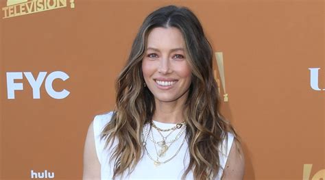 Jessica Biel Says Motherhood Is The Best Job But Requires Self Care Si Lifestyle