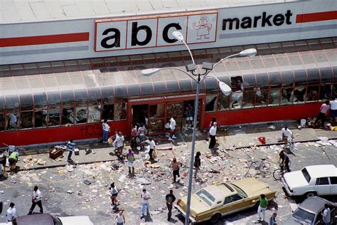 Dramatic Photos Of The 1992 La Riots Nbc Los Angeles