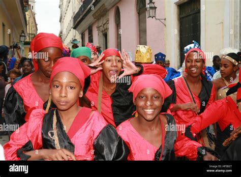 Cuban Woman Wearing Traditional Cuban Costume Fotografías E Imágenes De Alta Resolución Alamy