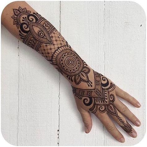 Pour ou contre les mains tatouées Henna tattoo sleeve Henna tattoo Henna sleeve