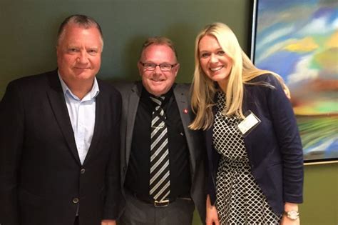 Tunnelen vil redusere risikoen for skipsulykker, redusere ventetiden for skipsfart og legge til rette for mer sjøtransport av gods. Fiskeriministeren er en pådriver for Stad skipstunnel ...