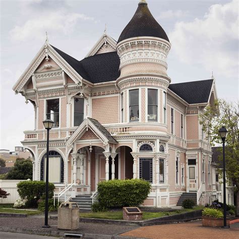 What Is A Queen Anne Style House