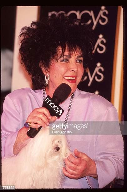 Elizabeth Taylor Pearl Photos And Premium High Res Pictures Getty Images