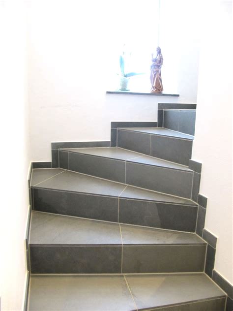 Finden sie hochwertige fotos, die sie anderswo vergeblich suchen. Treppenhaus Fliesen Bilder | Treppe haus, Treppe fliesen ...