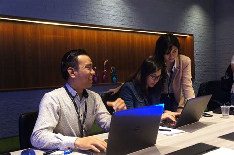 Di sisi lain, meja dan ruangan kerja yang rapi sebenarnya memberikan semangat tersendiri. Catat! 16 Cara Membuat Ruang Kerja Kantor Nyaman