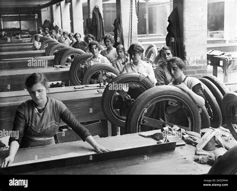 The Employment Of Women In Britain 1914 1918 Female Workers In A