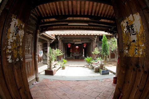 Due to china's vast and varied landscape, the people historically developed diverse housing styles that and, despite the different geographical conditions, traditional chinese dwellings are usually. Traditional Chinese Courtyard | Chinese courtyard ...