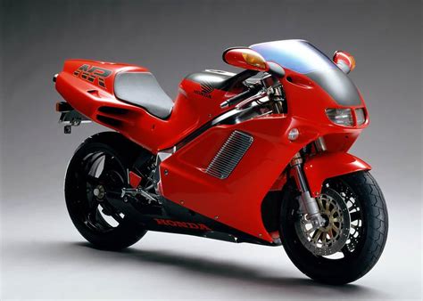 U tu svrhu honda je od nr500 napravila revolcionaran četvorotaktan agregat sa tehničkim rešenjima koja do tada nisu viđena u svetu trka. JAVISPEED: Honda NR 750: nostalgia roja