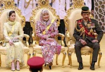 The sultan married his first cousin and first wife, princess pengiran anak saleha, who later became the raja isteri (queen). Malaysian Hollywood 2.0: Sultan of Brunei divorced Azrinaz