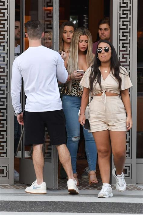 Brielle Biermann Shopping Candids With Her Friends At Il Pastaio In