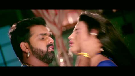 Pawan Singh Aksra Singh Hot Kissing Song Bhojpuri Youtube