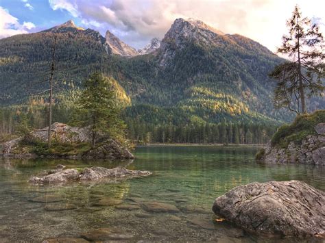 Oberbayern, or upper bavaria in english, is one of the 7 bavarian regions and it lies in the beautiful southern mountainous area of the state. Seen Oberbayern, Ausflugsziel oberbayrische Seen